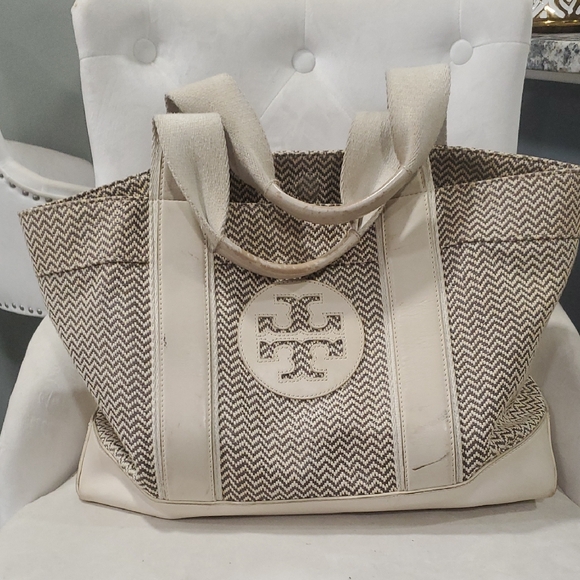 Tory Burch Handbags - Tory Burch Brown and Cream Chevron Tote